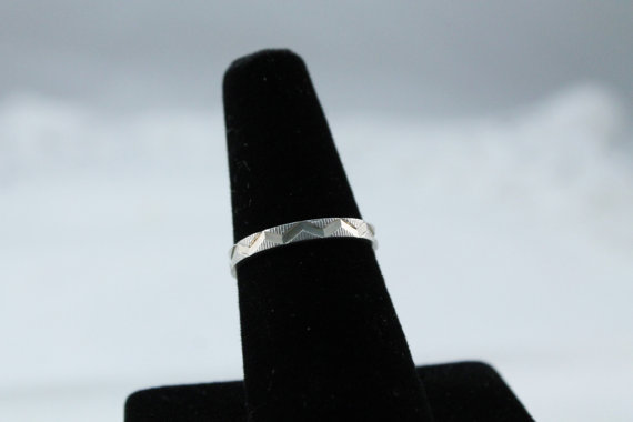 Nice 925 Sterling Silver Thin Design Band Ring - Size 6 1/2 by amyrigs