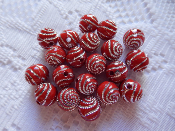 20 Red & Silver Swirl Etched Round Acrylic Beads 10mm by BoomersBeads