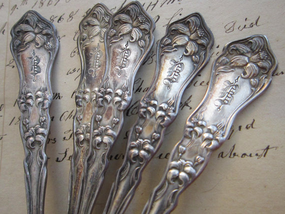 5 vintage silver plated round bowl spoons - LILY 1908 - Wm. Rogers Bros - B monogram by theartfloozy