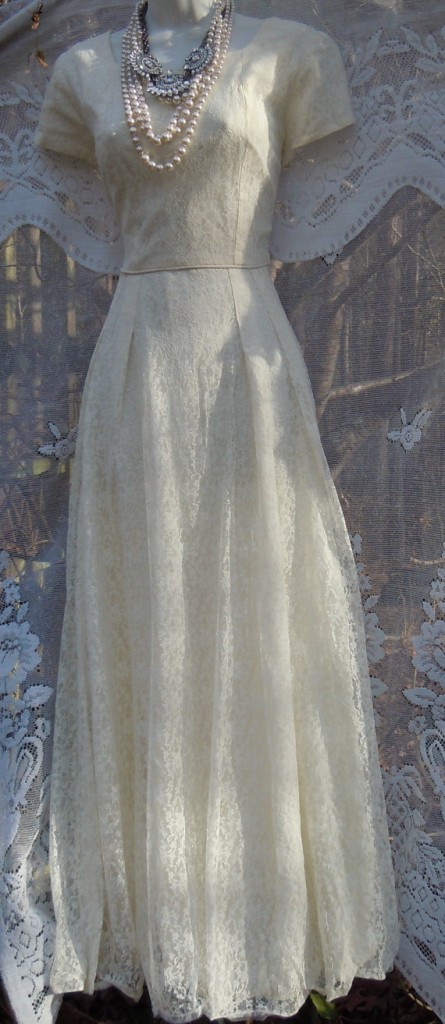 Vintage wedding dress white lace mid century classic simple romantic small by vintage opulence on Etsy by vintageopulence